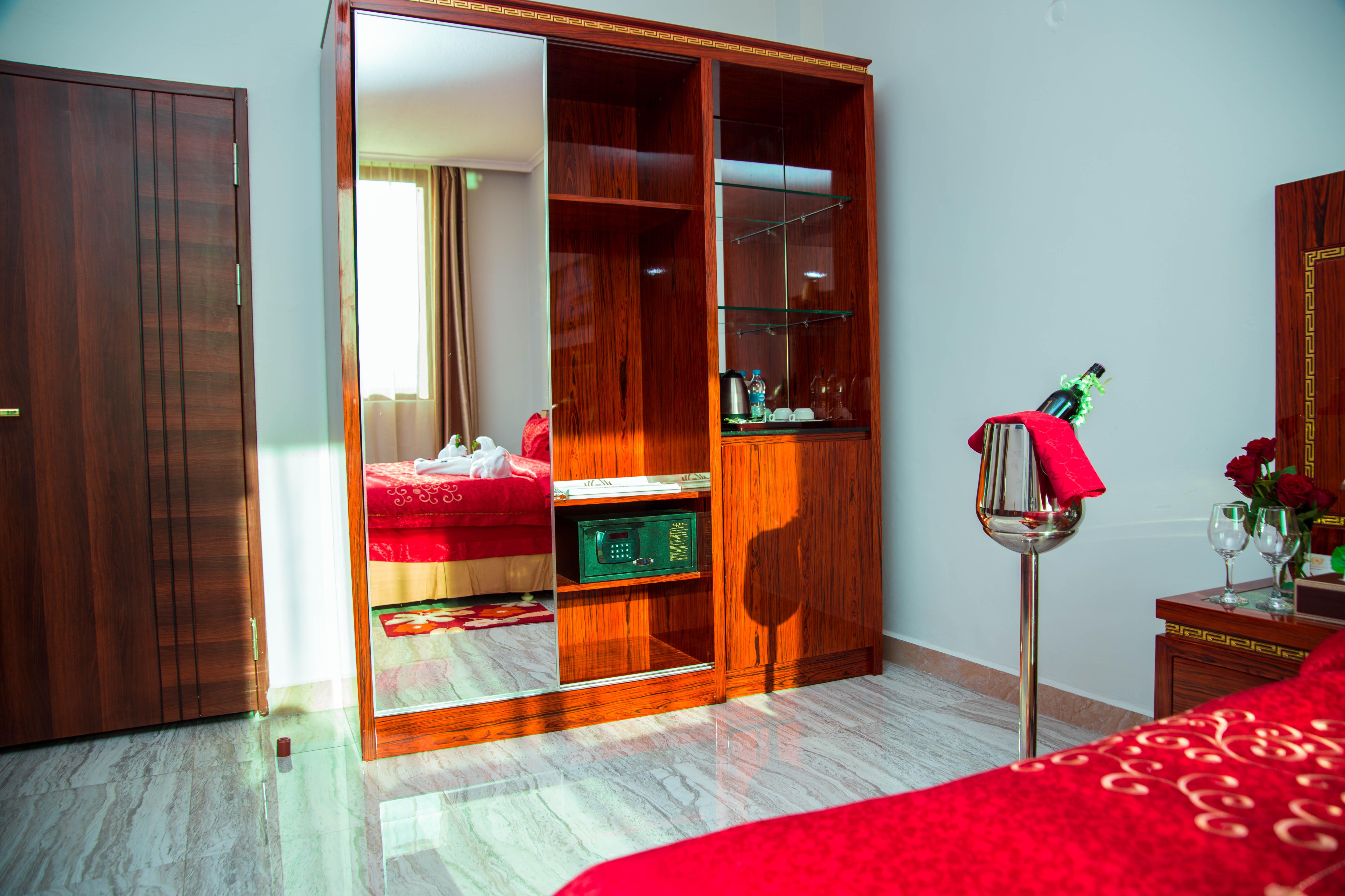 Tiffany Diamond Hotels Ltd - Makunganya Dar es Salaam Luaran gambar