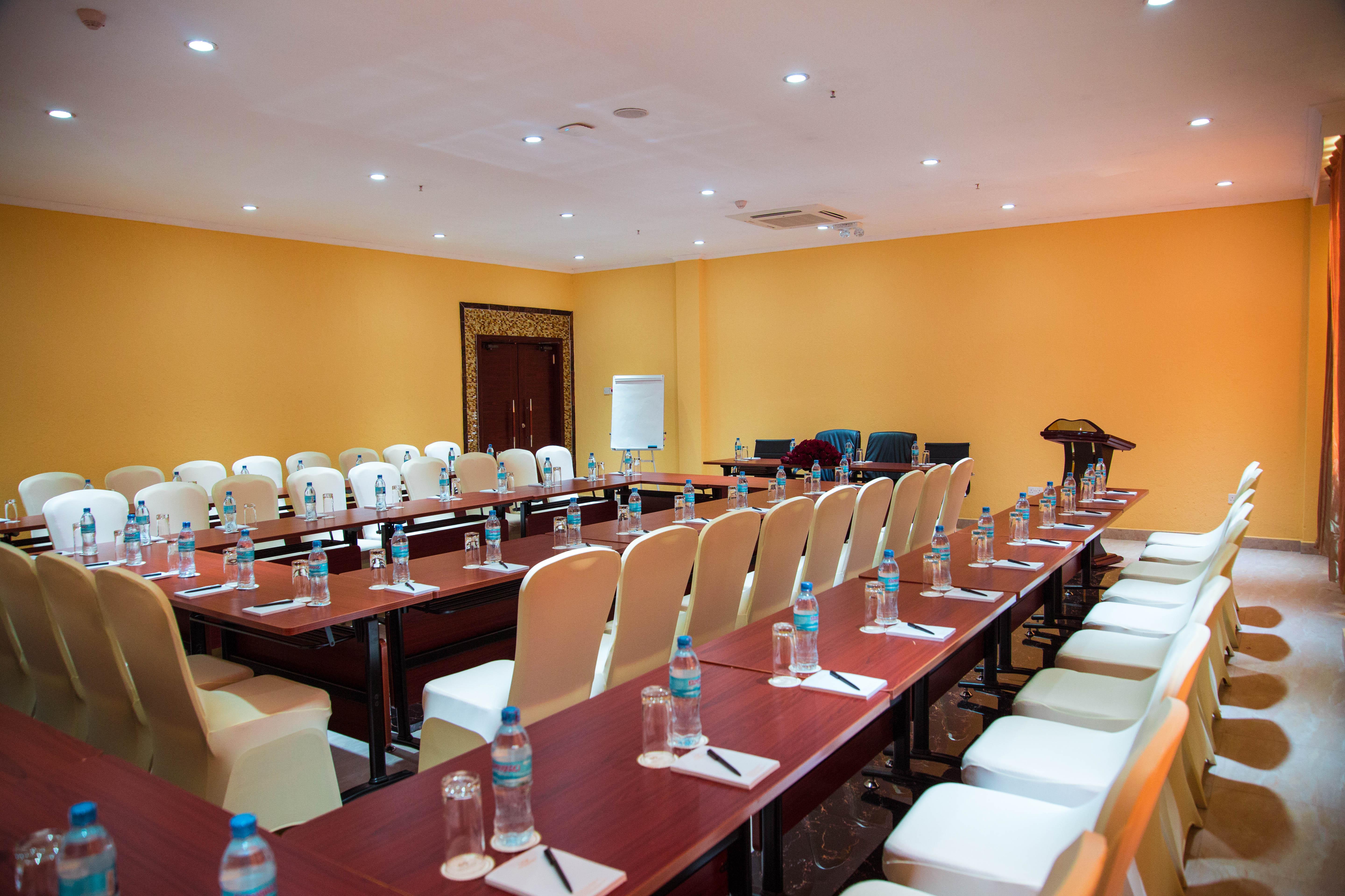 Tiffany Diamond Hotels Ltd - Makunganya Dar es Salaam Luaran gambar