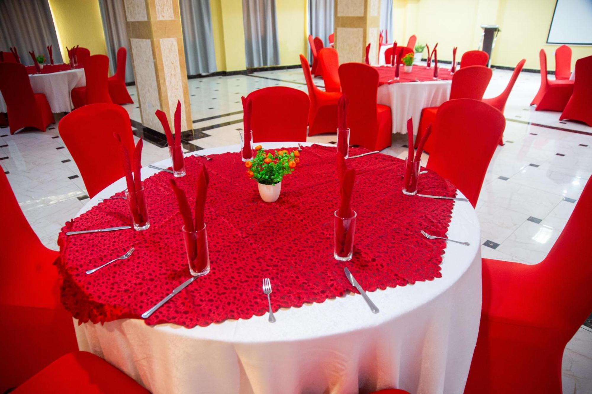 Tiffany Diamond Hotels Ltd - Makunganya Dar es Salaam Luaran gambar