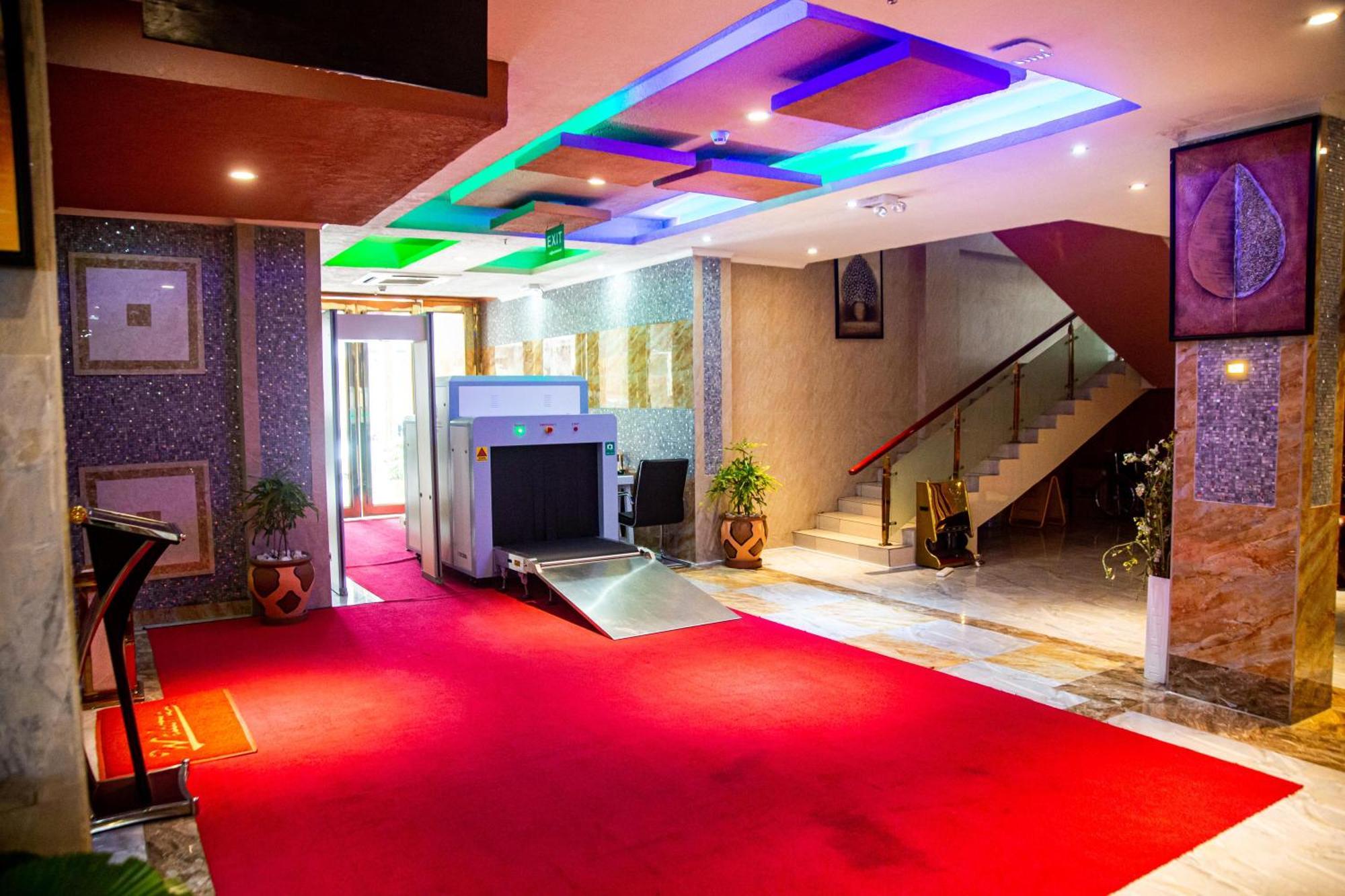 Tiffany Diamond Hotels Ltd - Makunganya Dar es Salaam Luaran gambar